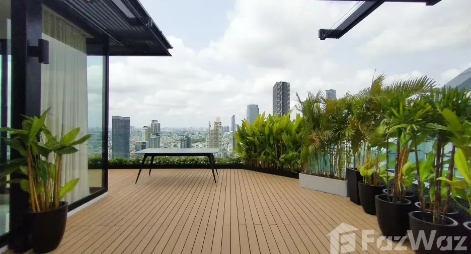 For sale 3 ベッドルーム condo in Sathon, Bangkok