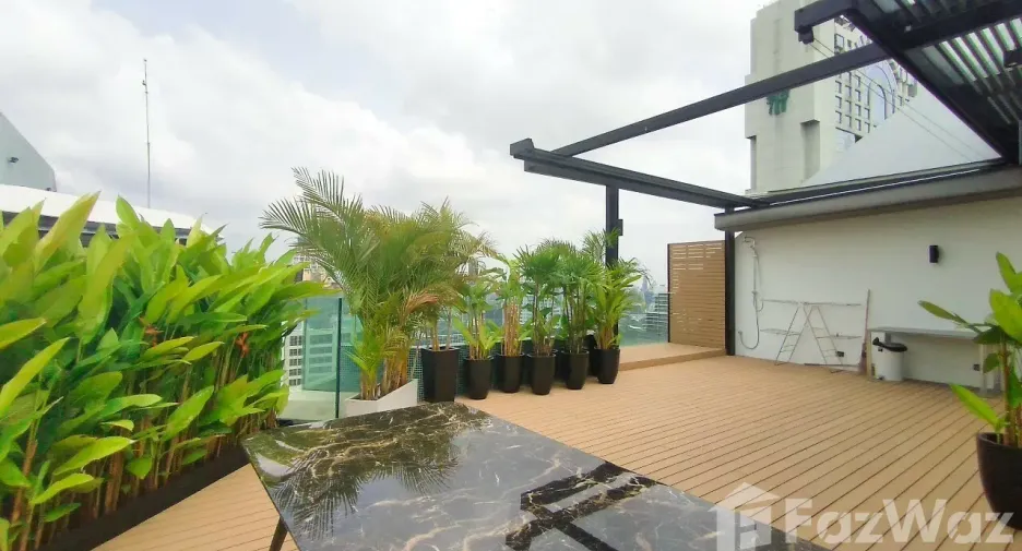 For sale 3 ベッドルーム condo in Sathon, Bangkok