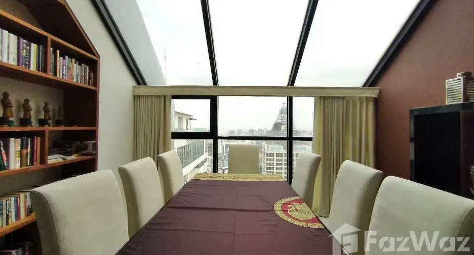 For sale 3 ベッドルーム condo in Sathon, Bangkok