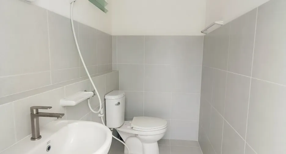 Casa en venta y en alquiler de 4 habitaciones en Bang Phli, Samut Prakan