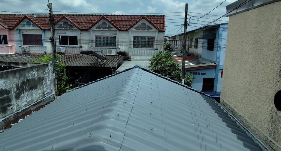 出售 2 卧室 联排别墅 在 Khlong Sam Wa, 曼谷