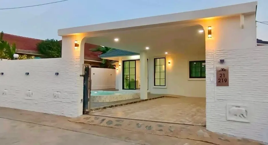 For sale 4 bedrooms villa in East Pattaya, Pattaya