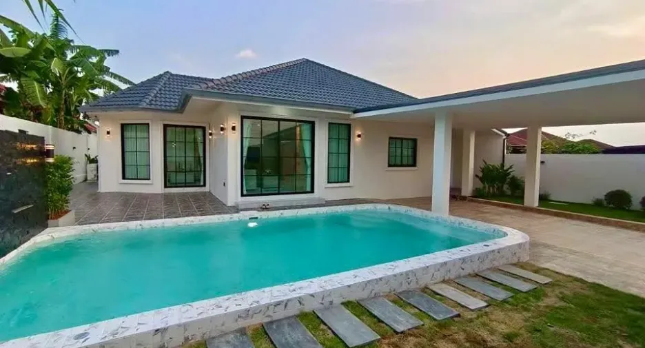 For sale 4 bedrooms villa in East Pattaya, Pattaya