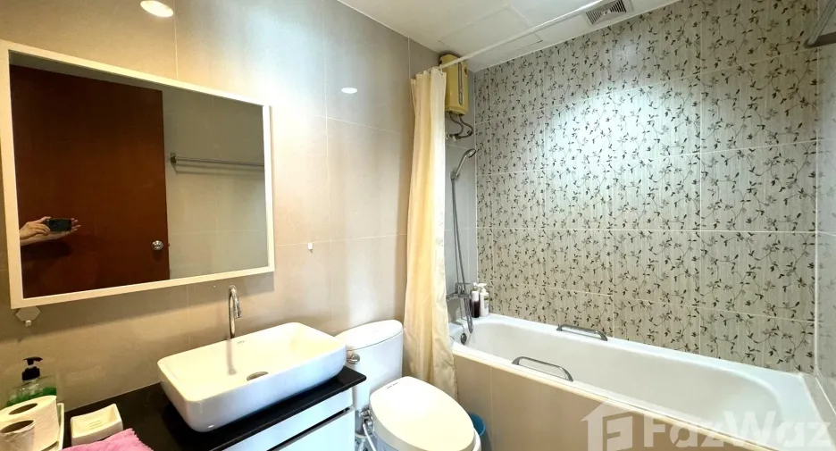 À louer et à vendre 3 chambres condo à Si Racha, Chonburi