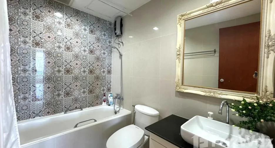 À louer et à vendre 3 chambres condo à Si Racha, Chonburi