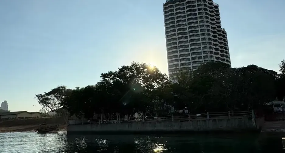 À louer et à vendre 3 chambres condo à Si Racha, Chonburi