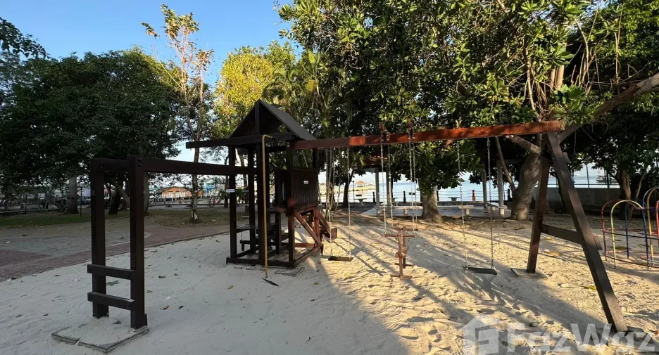À louer et à vendre 3 chambres condo à Si Racha, Chonburi