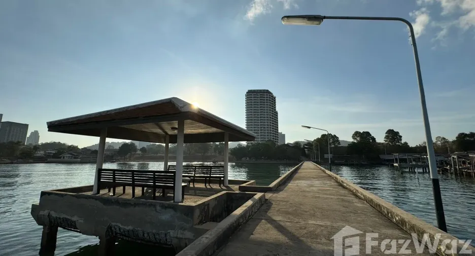 À louer et à vendre 3 chambres condo à Si Racha, Chonburi