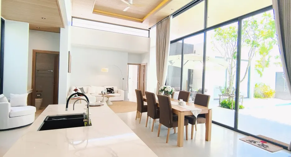 For rent 4 bedrooms villa in Mueang Phuket, Phuket