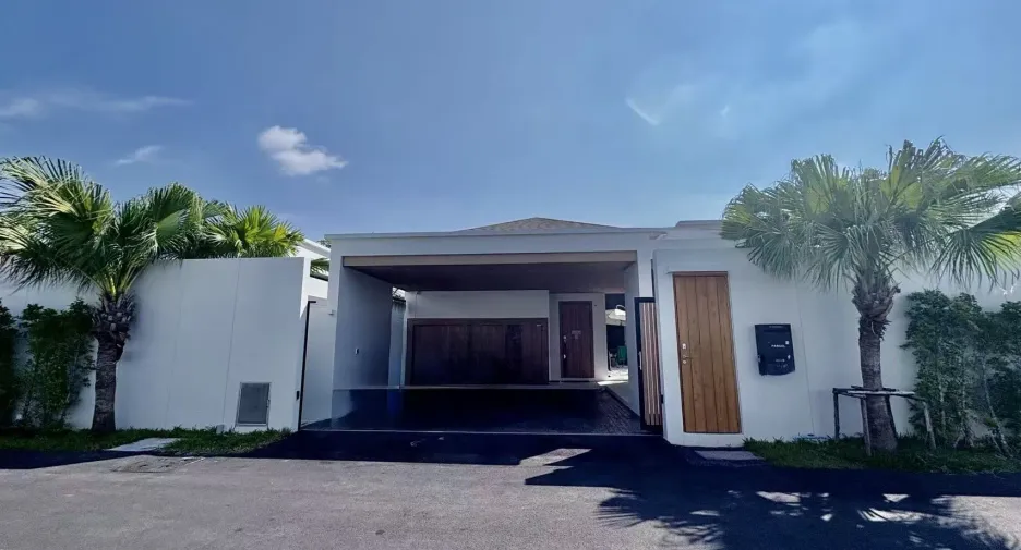 For rent 4 bedrooms villa in Mueang Phuket, Phuket