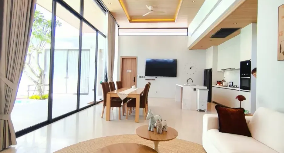 For rent 4 bedrooms villa in Mueang Phuket, Phuket