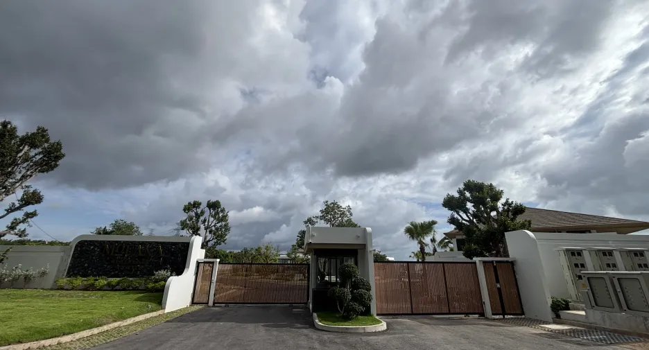 For rent 4 bedrooms villa in Mueang Phuket, Phuket