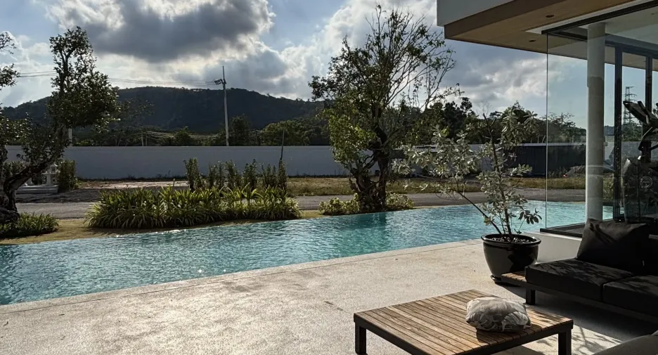 For rent 4 bedrooms villa in Mueang Phuket, Phuket