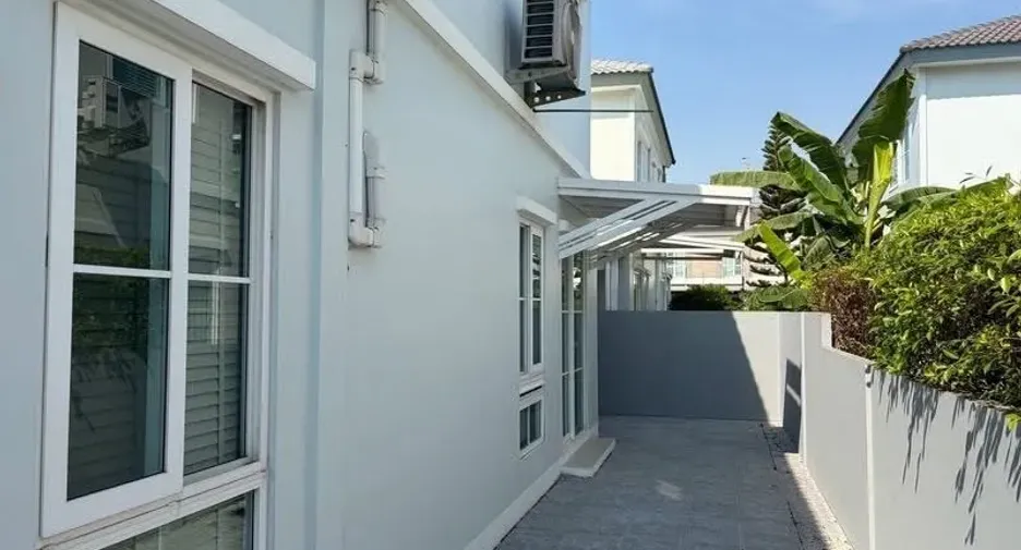 Casa en alquiler de 3 habitaciones en Prawet, Bangkok