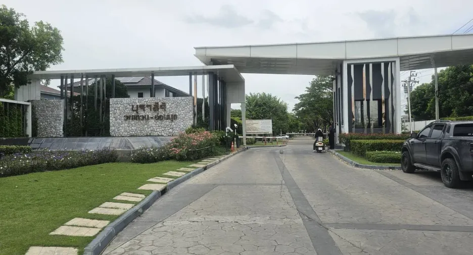 For sale 3 ベッドルーム house in Bang Phli, Samut Prakan