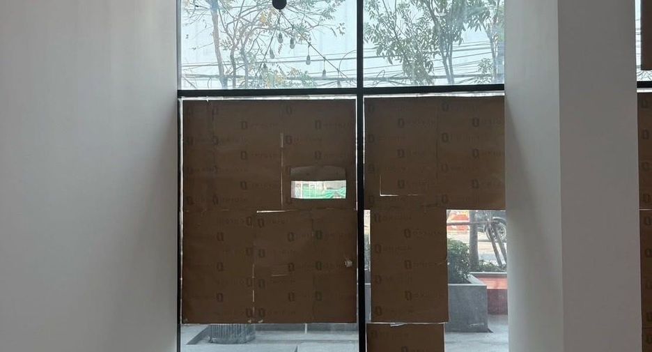 For rent retail Space in Bang Na, Bangkok