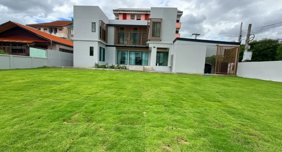 Villa en venta de 4 habitaciones en Mueang Chiang Mai, Chiang Mai
