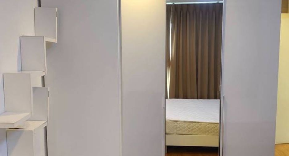 For sale 2 bedrooms condo in Huai Khwang, Bangkok