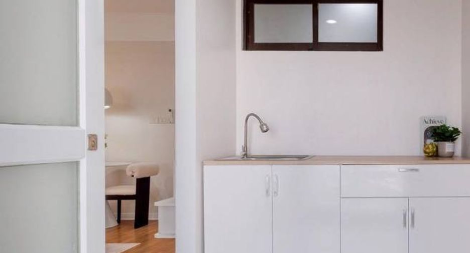 For sale 1 bed condo in Phaya Thai, Bangkok
