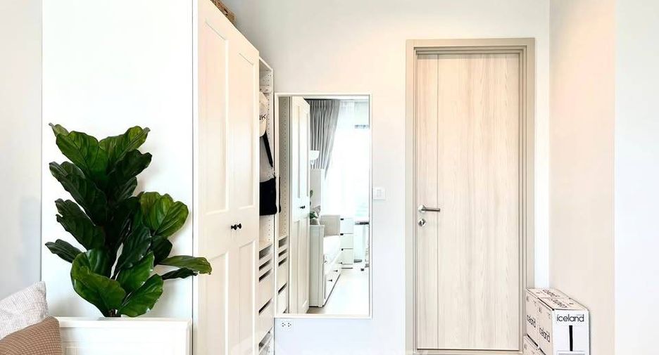 For rent 2 bedrooms condo in Pathum Wan, Bangkok