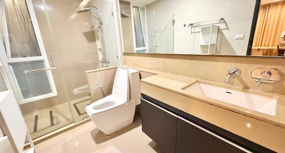 À louer 2 chambres condo à Pathum Wan, Bangkok