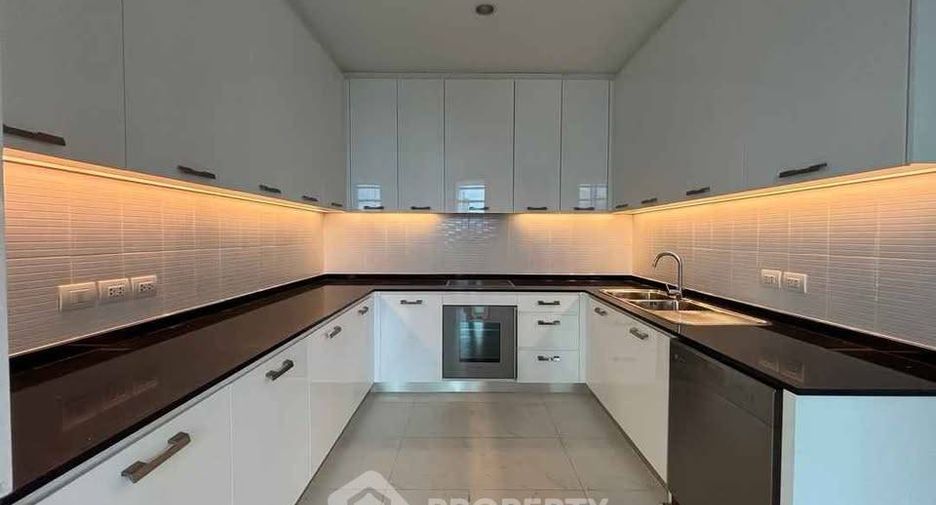 Condo en alquiler de 4 habitaciones en Pathum Wan, Bangkok