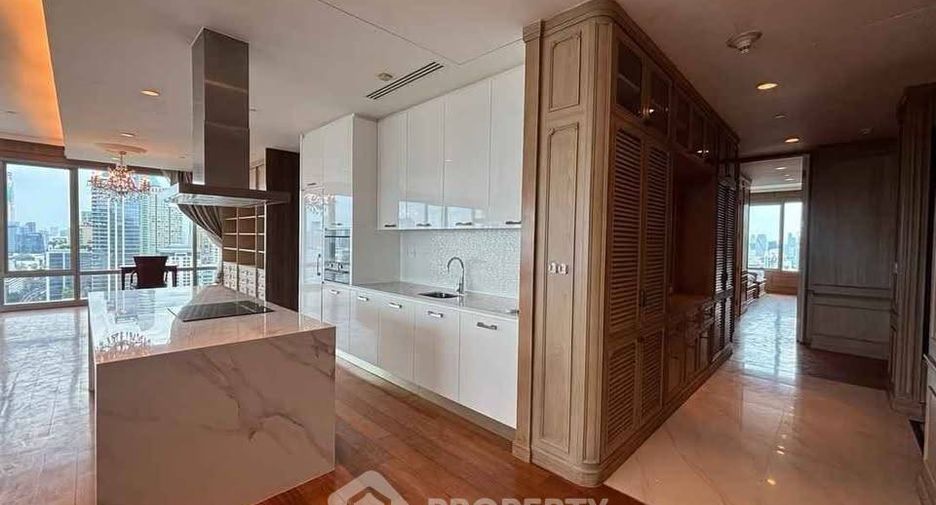 Condo en alquiler de 4 habitaciones en Pathum Wan, Bangkok