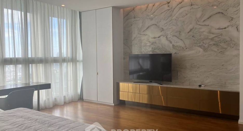 For rent 2 bedrooms condo in Pathum Wan, Bangkok