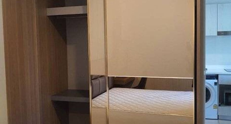 For rent 2 bedrooms condo in Pathum Wan, Bangkok