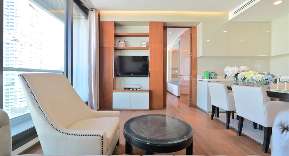 For rent 2 bedrooms condo in Khlong Toei, Bangkok