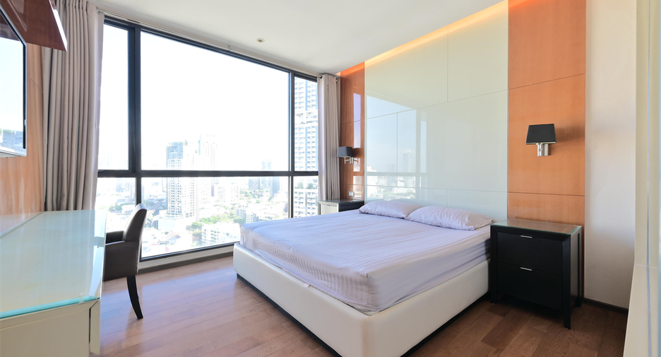 For rent 2 bedrooms condo in Khlong Toei, Bangkok