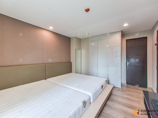 For rent 2 bedrooms condo in Pathum Wan, Bangkok
