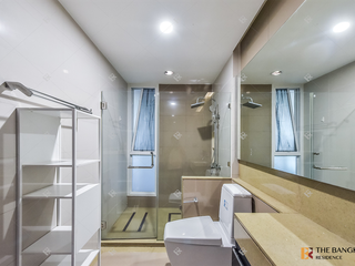 For rent 2 bedrooms condo in Pathum Wan, Bangkok