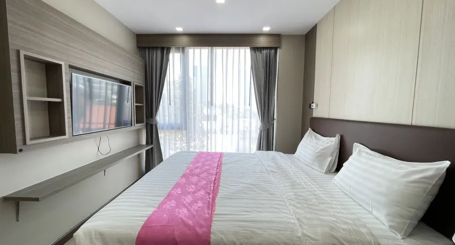 For rent 3 bedrooms condo in Watthana, Bangkok