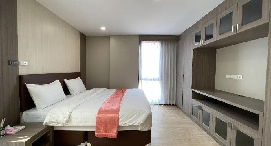 For rent 3 bedrooms condo in Watthana, Bangkok