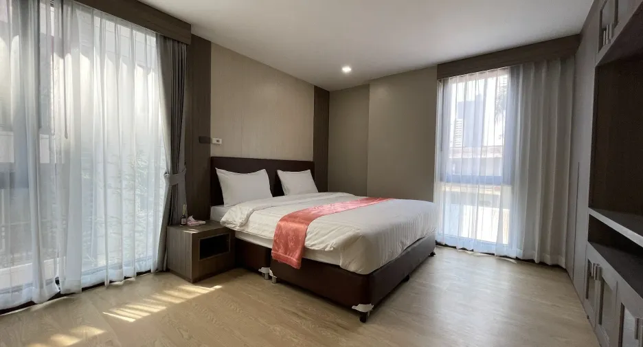 For rent 3 bedrooms condo in Watthana, Bangkok