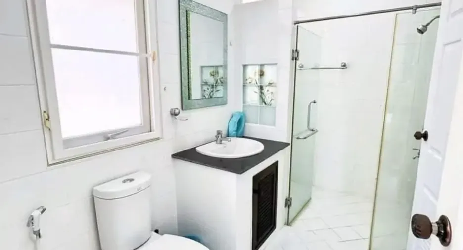 À vendre et à louer 4 chambres maison à Mueang Chiang Mai, Chiang Mai