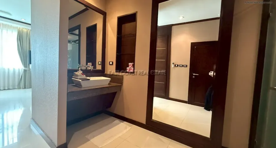 For rent 2 bedrooms condo in Bang Lamung, Chonburi