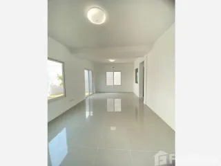 Casa en venta de 3 habitaciones en Phutthamonthon, Nakhon Pathom