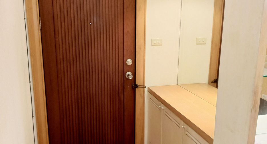 Продажа 1 кровать кондо в Сатхон, Бангкок