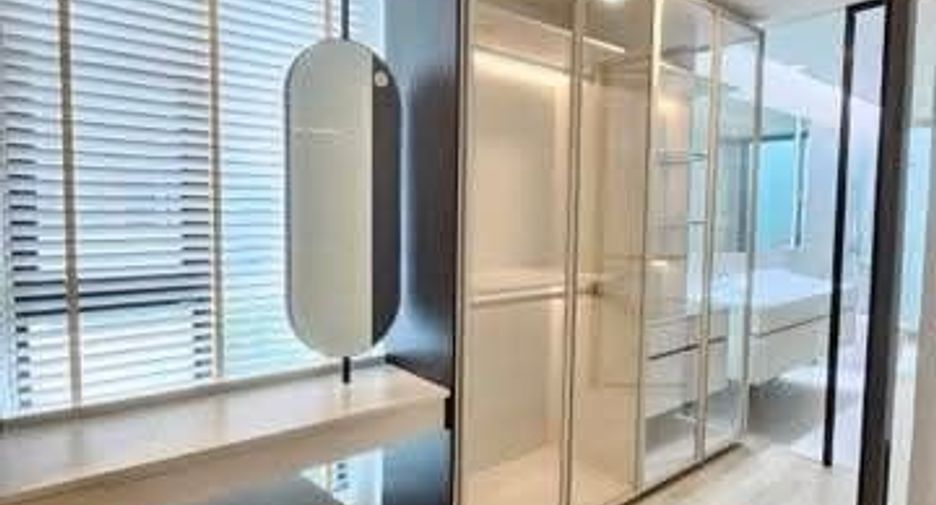 For rent and for sale 4 bedrooms house in Saphan Sung, Bangkok