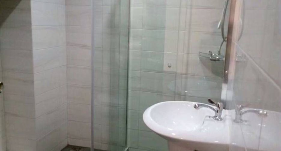 For rent 5 bedrooms house in Watthana, Bangkok
