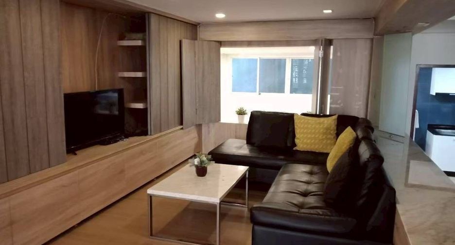 For rent 5 bedrooms house in Watthana, Bangkok