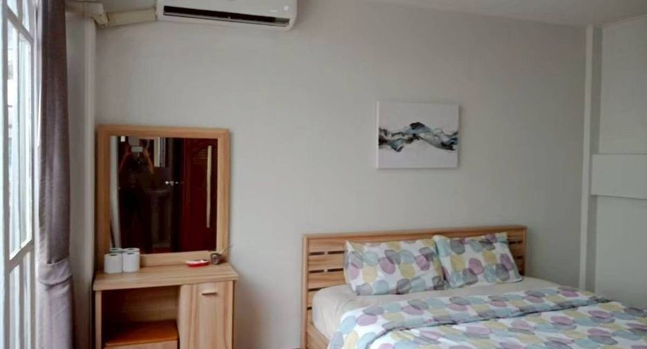 For rent 5 bedrooms house in Watthana, Bangkok