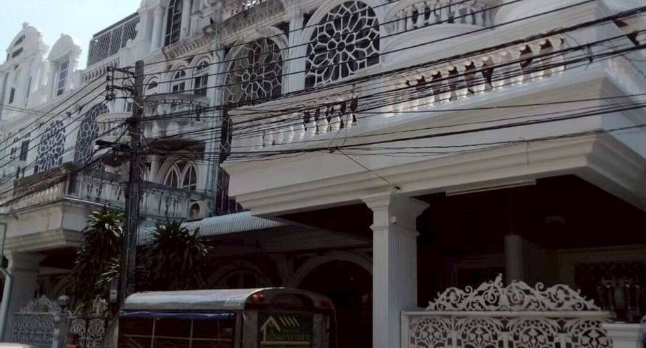 For rent 5 bedrooms house in Watthana, Bangkok