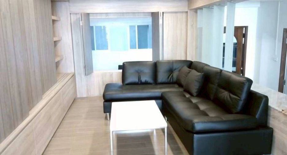 For rent 5 bedrooms house in Watthana, Bangkok