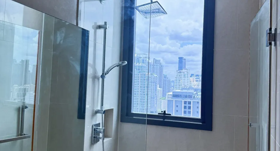 Condo en alquiler de 2 habitaciones en Khlong Toei, Bangkok