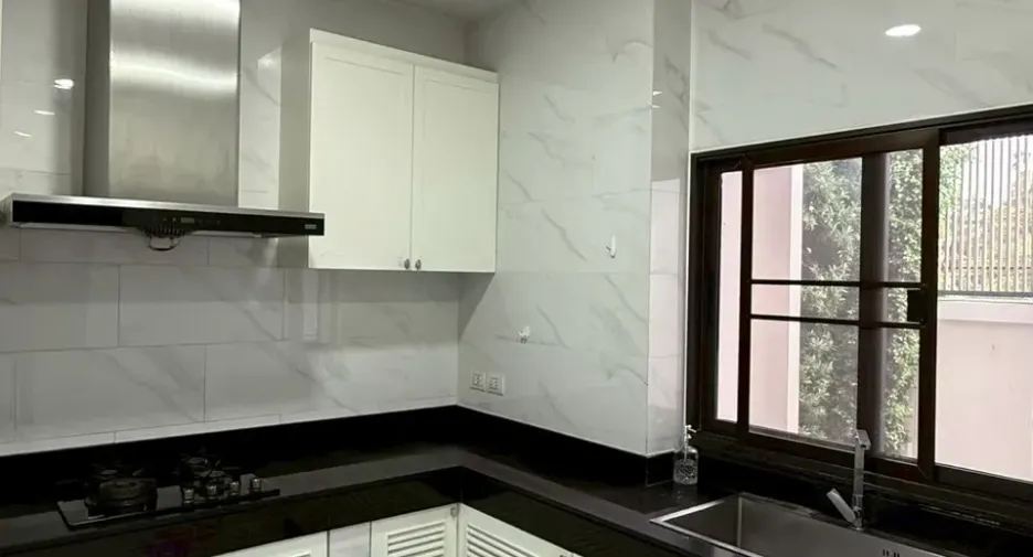 À vendre 5 chambres condo à Saphan Sung, Bangkok