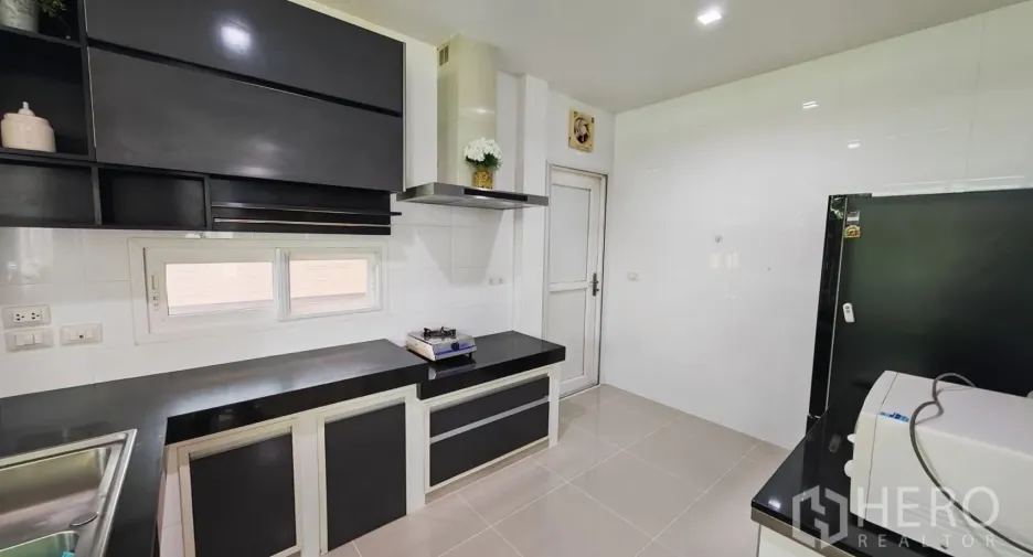 For rent そして for sale 4 ベッドルーム house in Bang Phli, Samut Prakan