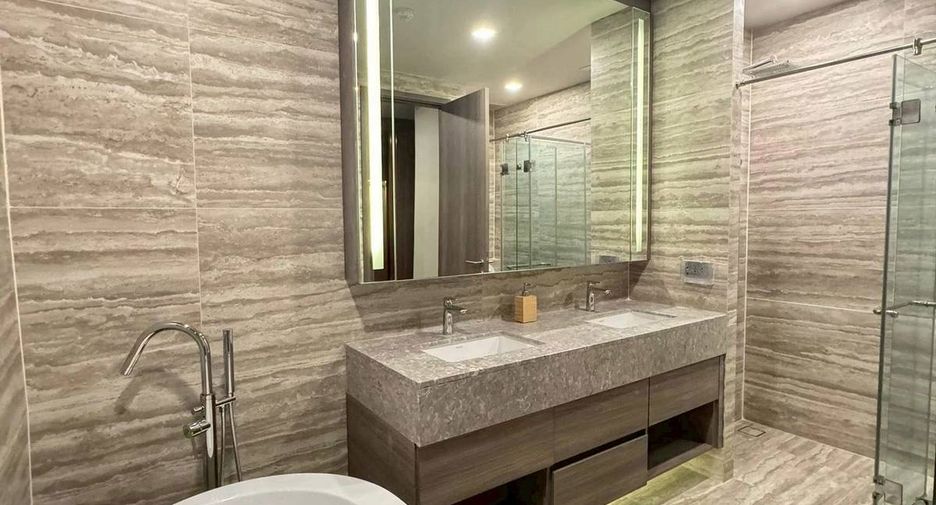 For rent 2 bedrooms condo in Khlong Toei, Bangkok